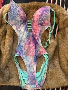 Multicolor Strappy One-Piece Swimsuit with Teal Accents